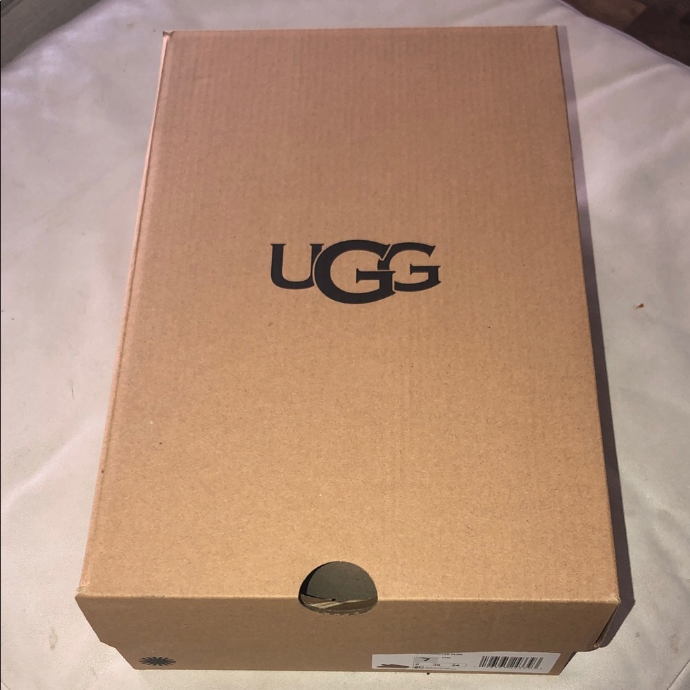 UGG HINGED LID BOX EUC
